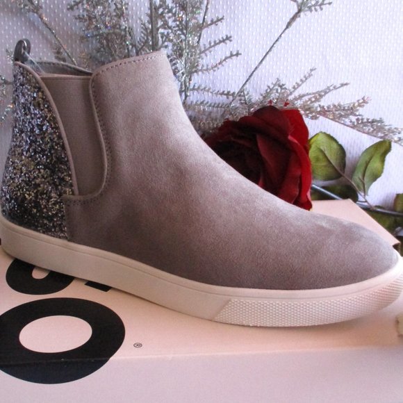 SO NOAH PEWTER SNEAKERS BIG GIRLS SIZE 5  - WOMENS 7 - Picture 3 of 15